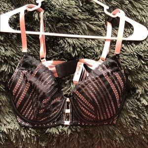 VS Fishnet bra. Soo freaking cute.
